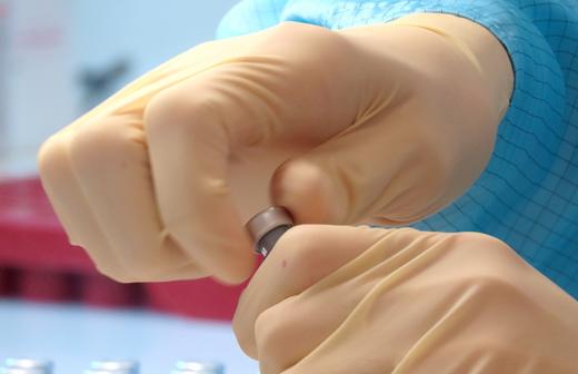 2020-04-18T131748Z_1678477989_RC217G90JGU1_RTRMADP_3_HEALTH-CORONAVIRUS-VACCINE-OXFORD