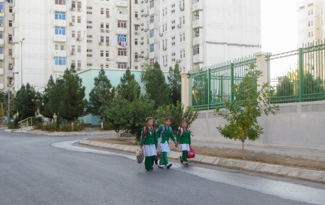 2020_02_10_schoolers_girls_02-1068x712