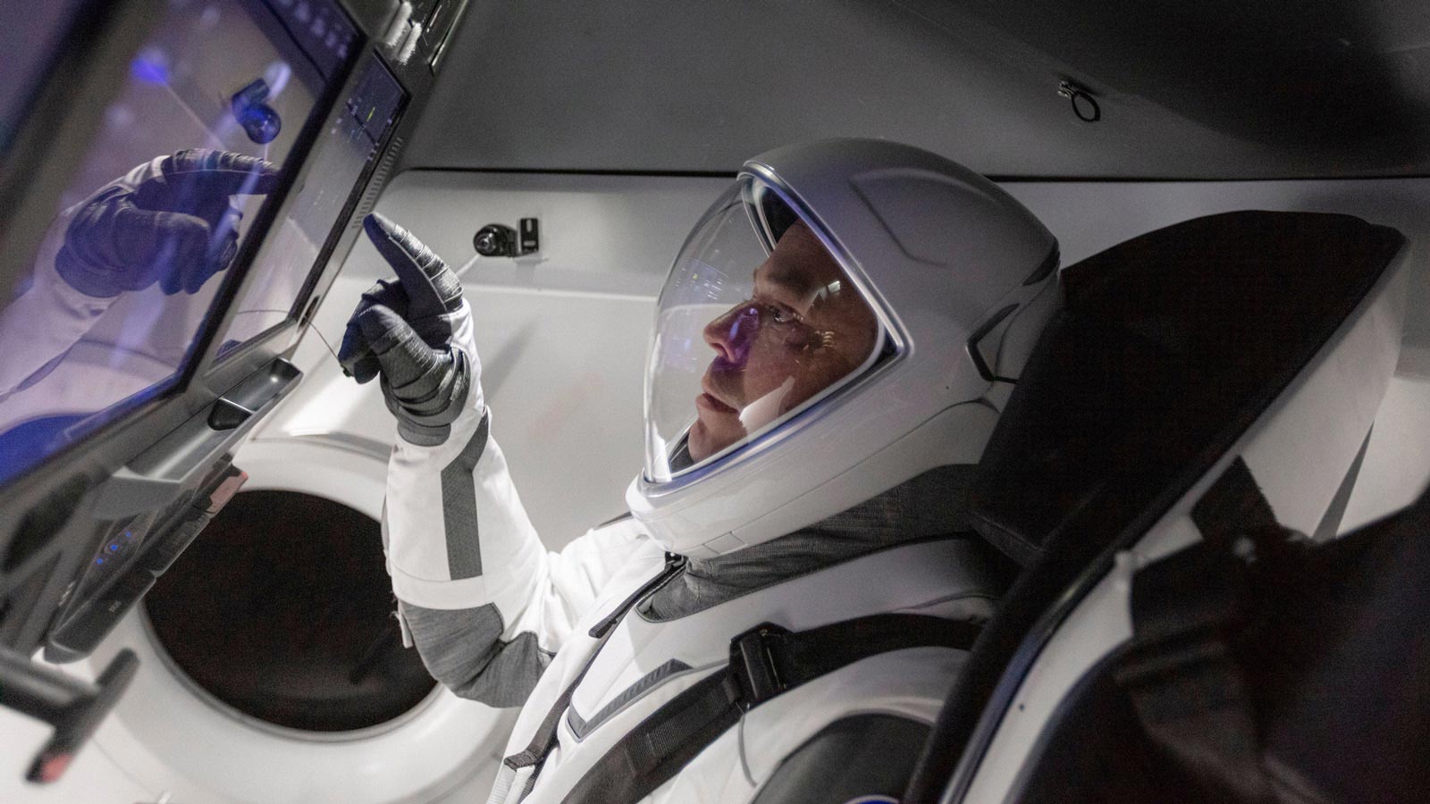 SpaceX-Crew-Dragon-Astronaut-Robert-Behnken
