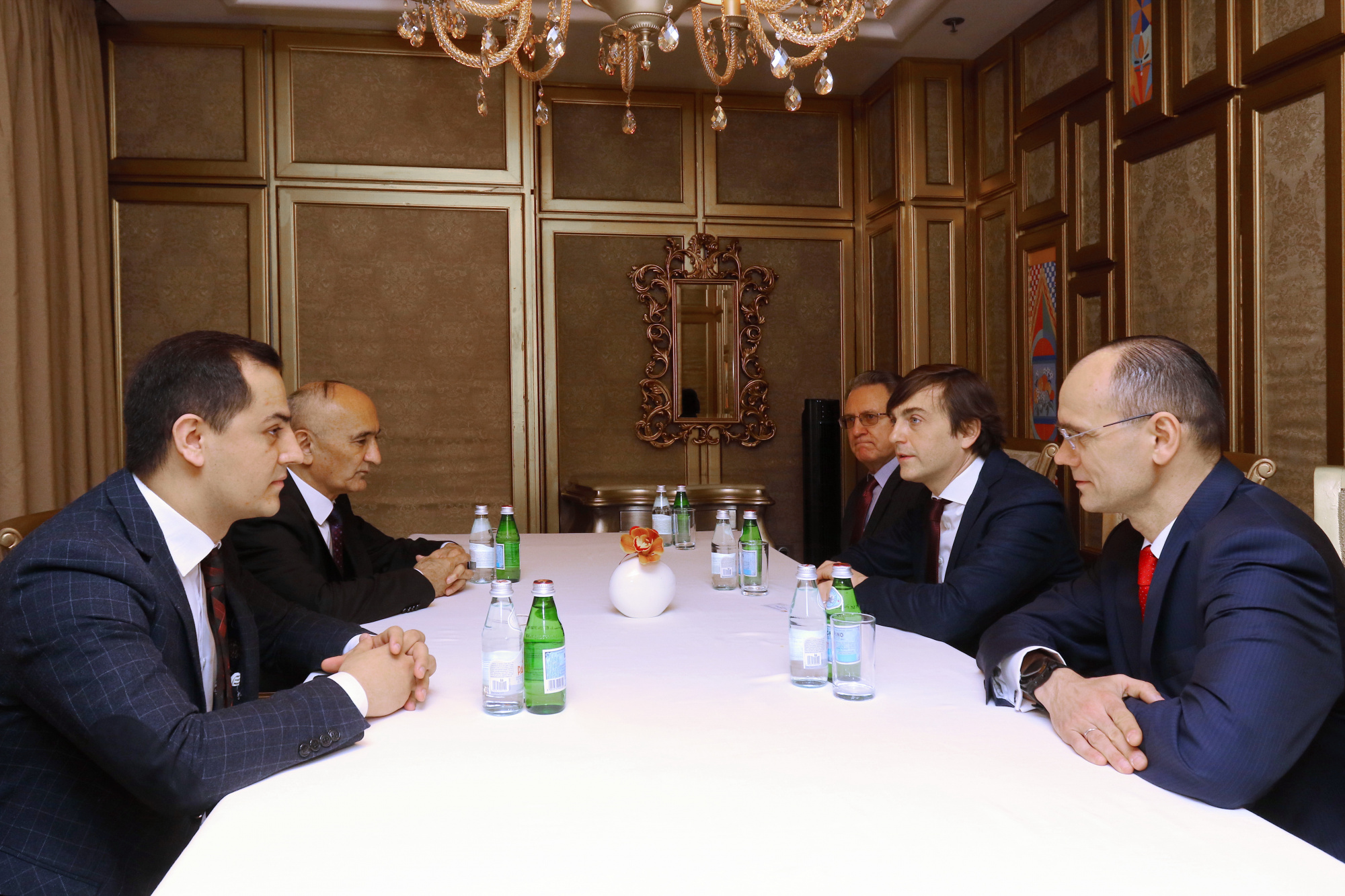 fb732bd362221f45fa72_2000x