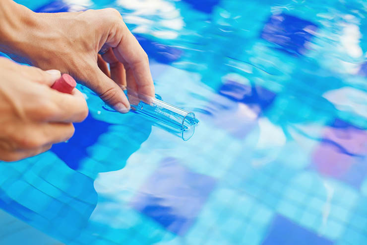 testing-pool-water
