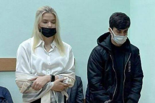 dlya-blogera-i-devushki-so-skandalnogo-foto-u-xrama-vasiliya-blazhennogo-zaprosili-10-mesyacev-kolonii-1-1