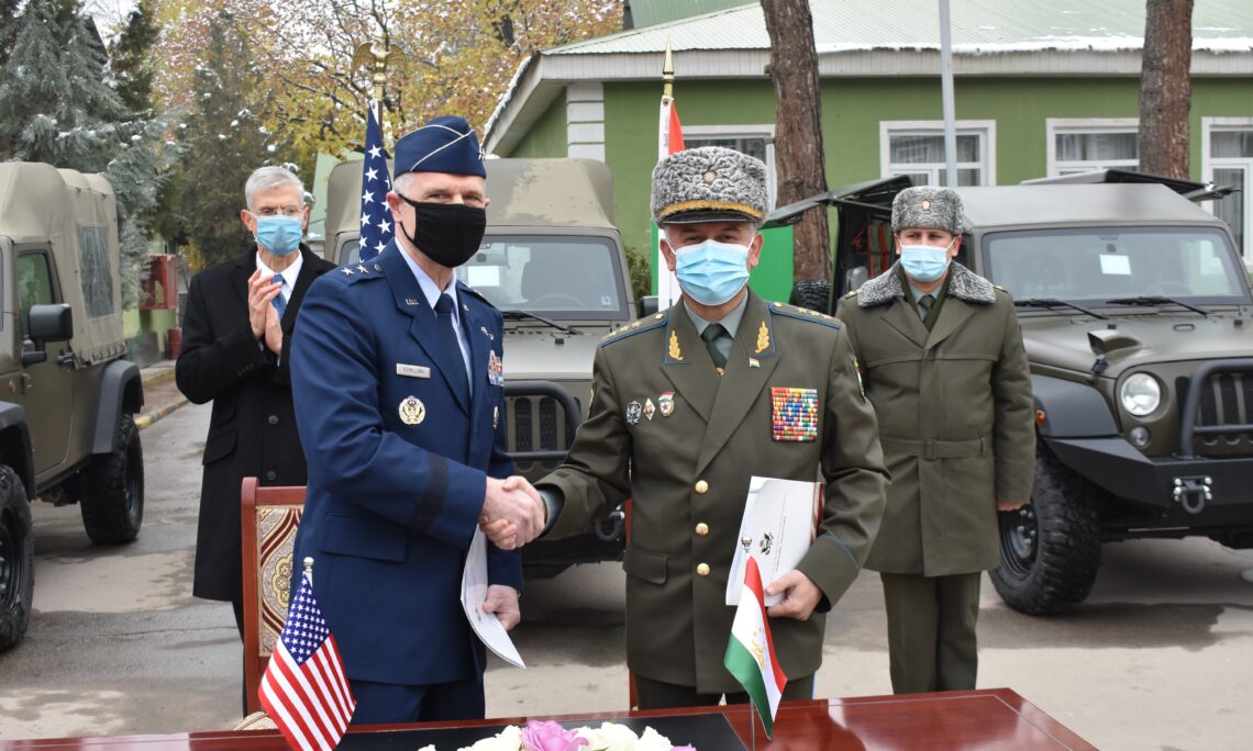 Border-Guards-Handover_picture-1140x684