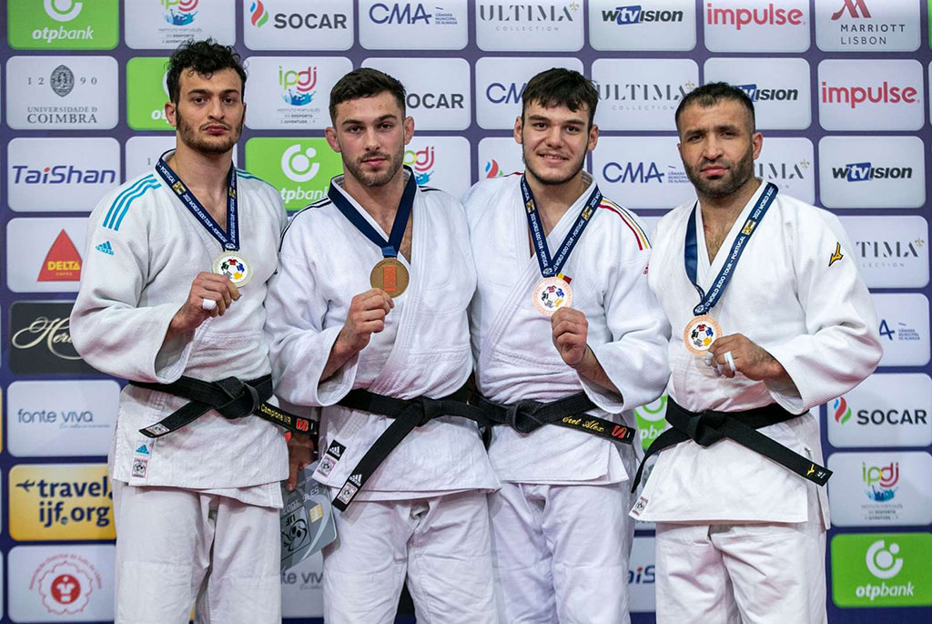 podium-90-02-1643573424-1643573424