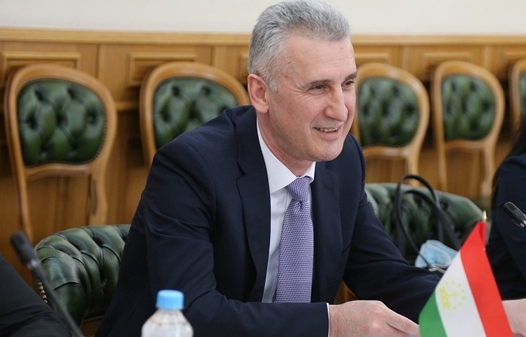 02394902340934900940533