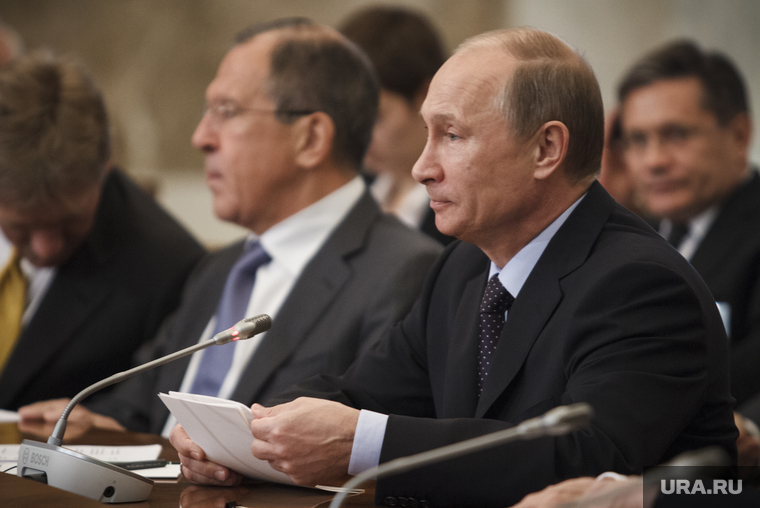 11877_Sammit_Rossiya_ES_Priezd_gostey_i_plenarnoe_zasedanie_Ekaterinburg_lavrov_sergey_putin_vladimir_250x0_4930