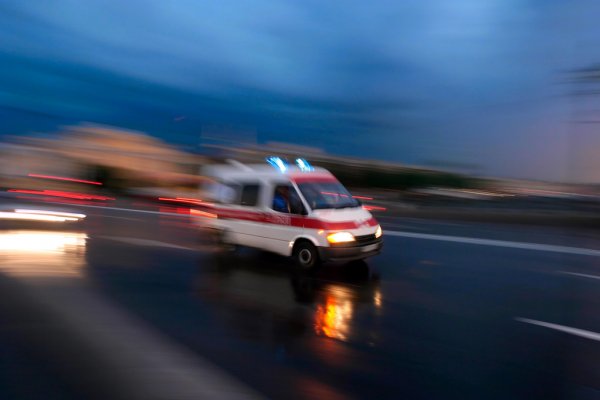 depositphotos_32911311-stock-photo-ambulance-car-speeding