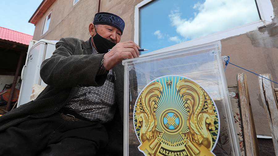 2022-06-05T092032Z_116718501_RC2LLU9TBR8C_RTRMADP_3_KAZAKHSTAN-REFERENDUM