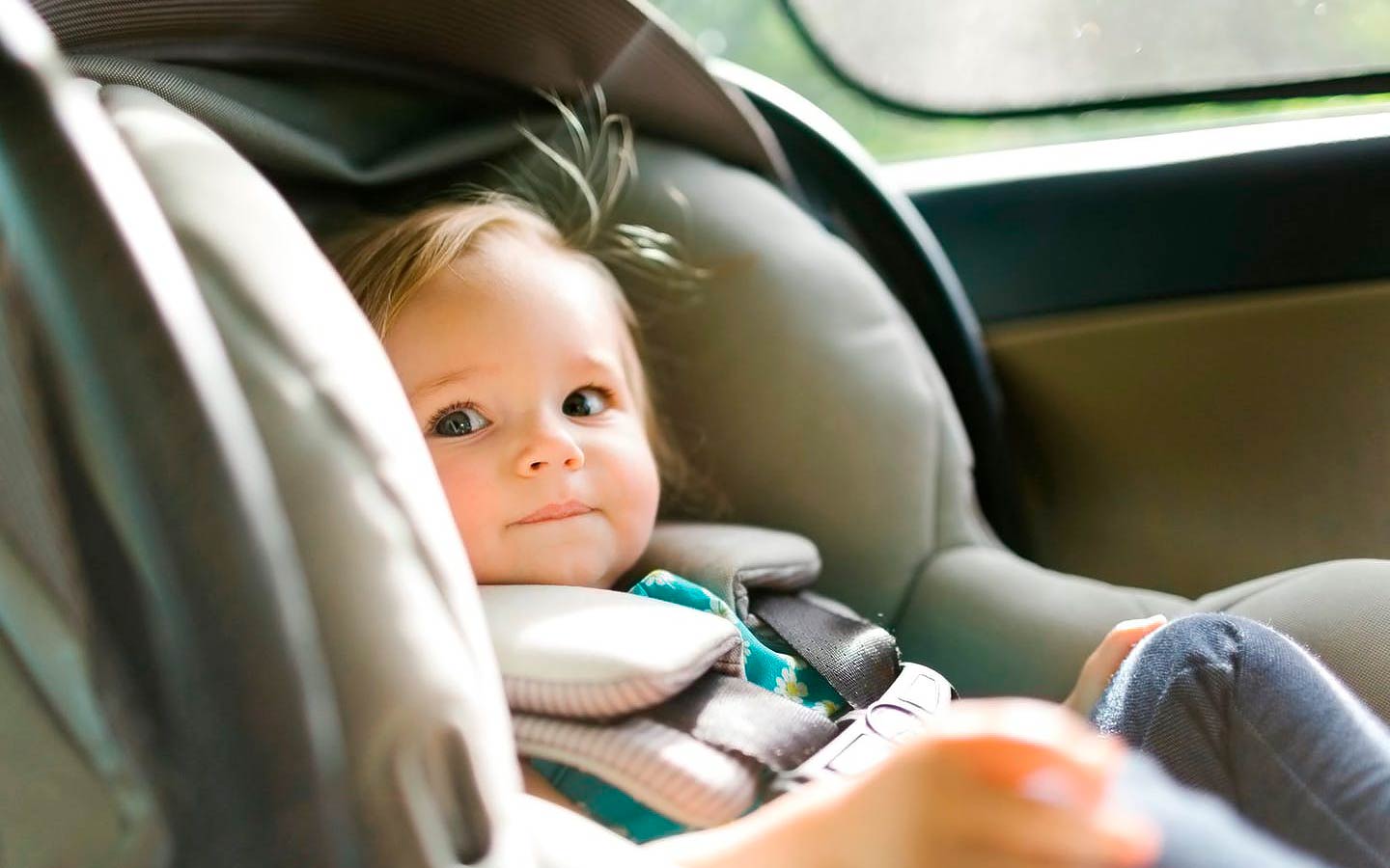 graco-baby-in-car