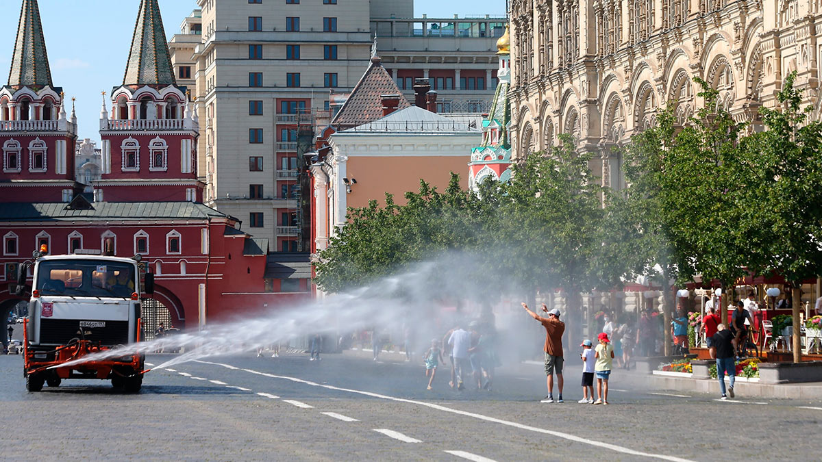 Zhara-Zharkaya-pogoda-v-Moskve