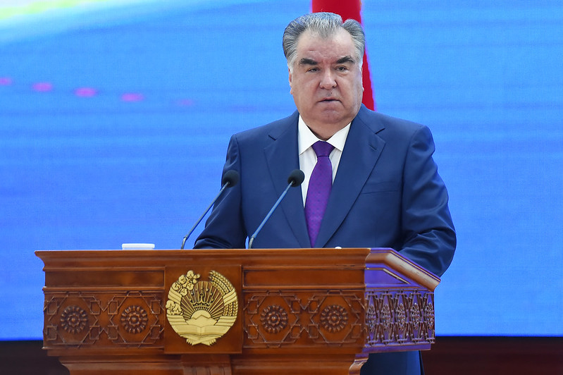 Lider-natsii-Emomali-Rahmon-den-znaniya