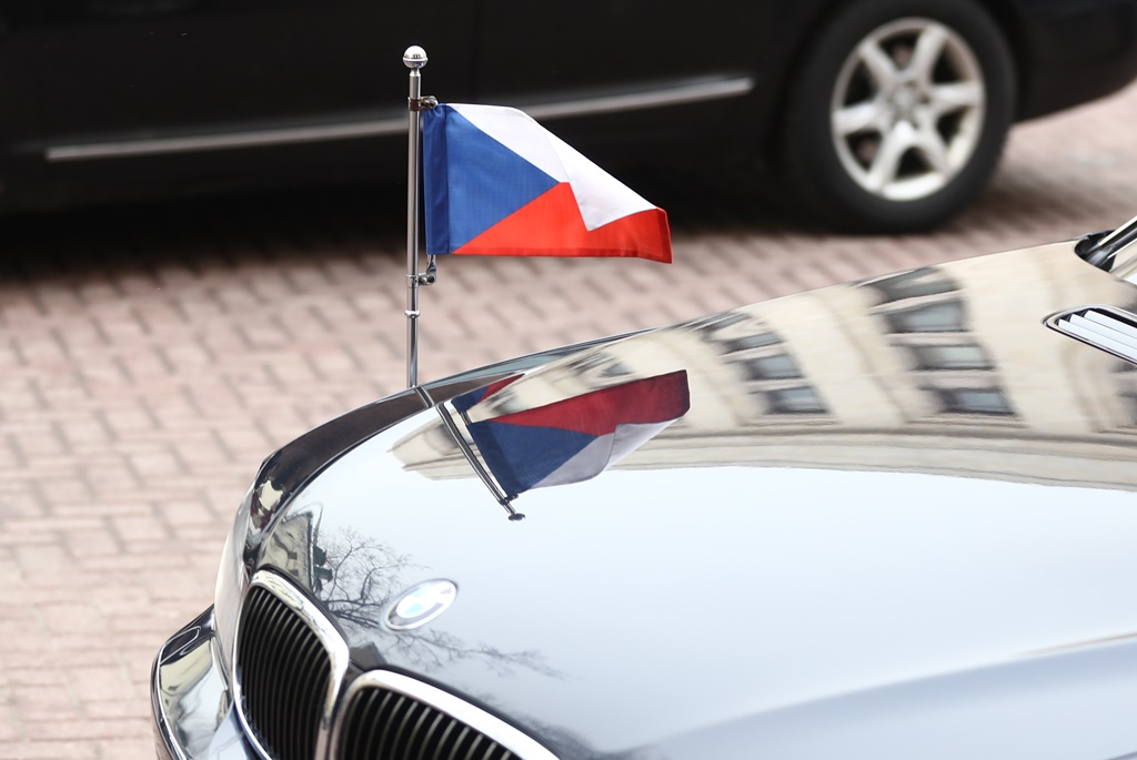 8d82137f-6806-4fc8-a660-24257a095f18_F