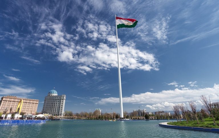 flag-tadzhikistana2-768x484