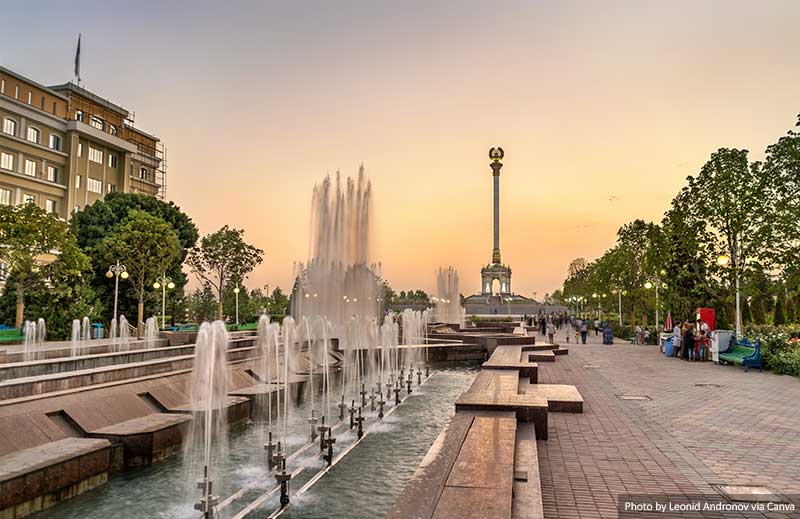 Fountain-and-Independence-Monument-in-Dushanbe_weflho