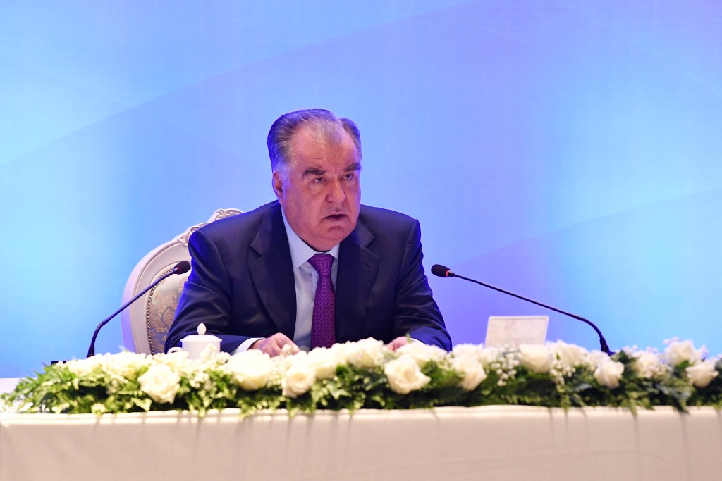 Prezident_Tadzhikistana_na_vstreche_s_kitajskimi_kompaniyami_