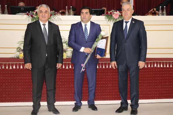 Muallimi-to-ik-sazovori-unvoni-Be-tarin-om-zgori-IDM-2023-shud