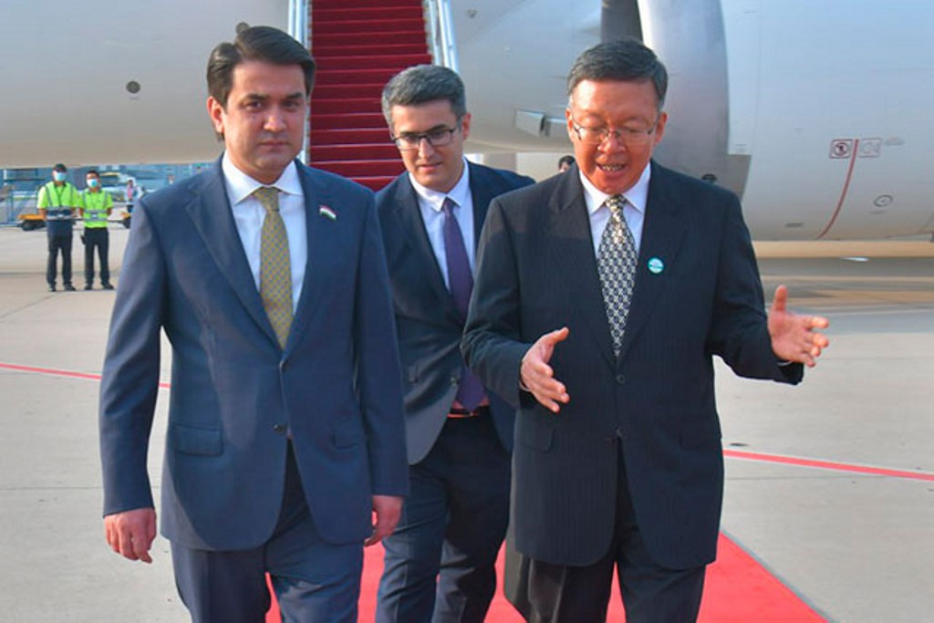 Rustami-Emomali-dar-Pekin