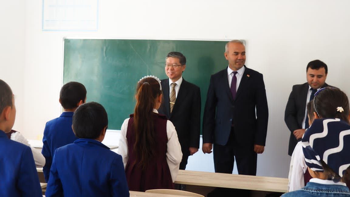 photo_5458418175382245406_y