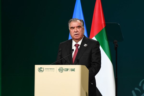 Prezidenti-um-urii-To-ikiston-mu-taram-Emomal-Ra-mon-dar-sha-ri-Dubaji-Amoroti-Mutta-idai-Arab-dar-i-losiyai-plenarii-Konfronsi-28-umi-onib-oi-Konvensiyai-olabii-SMM