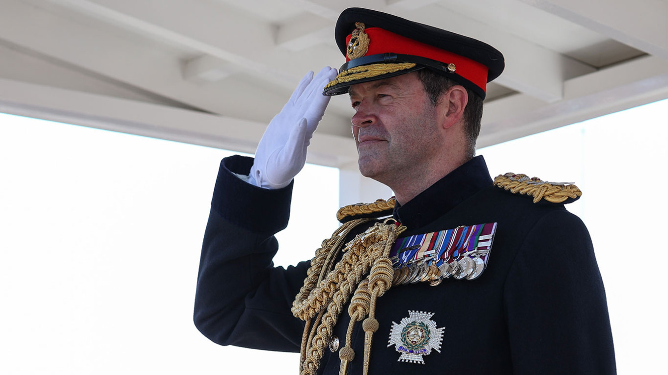 Patrick_Sanders_salute