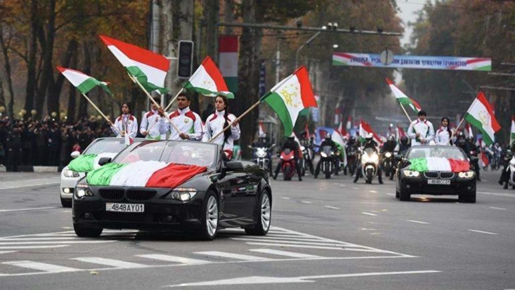 den-natsionalnogo-flaga-v-tadzhikistane-foto-768x433