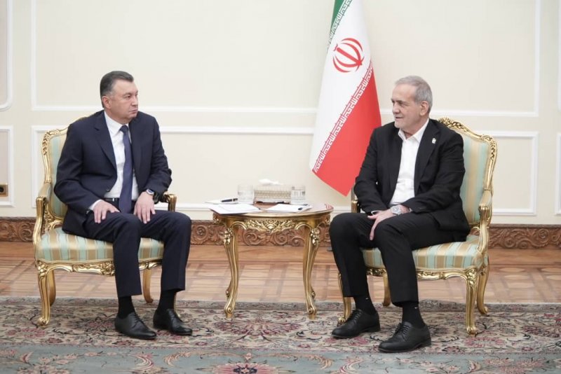 Prezidenti-um-urii-Islomii-Eron-Masud-Pizishkiyon-bo-Sarvaziri-um-urii-To-ikiston-o-ir-Rasulzoda-mulo-ot-namud-3