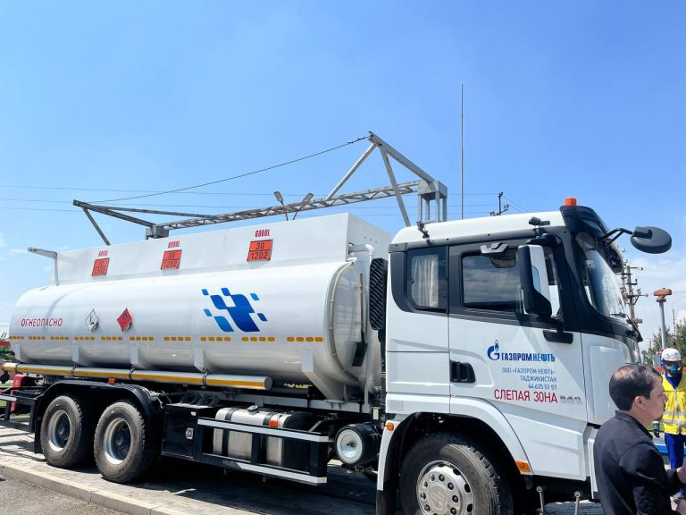 «Газпром нефть — Таджикистан» представил новый бензовоз и рассказал о контроле качества топлива