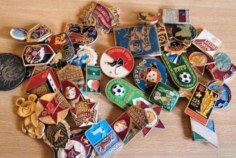 Советский Душанбе на значках