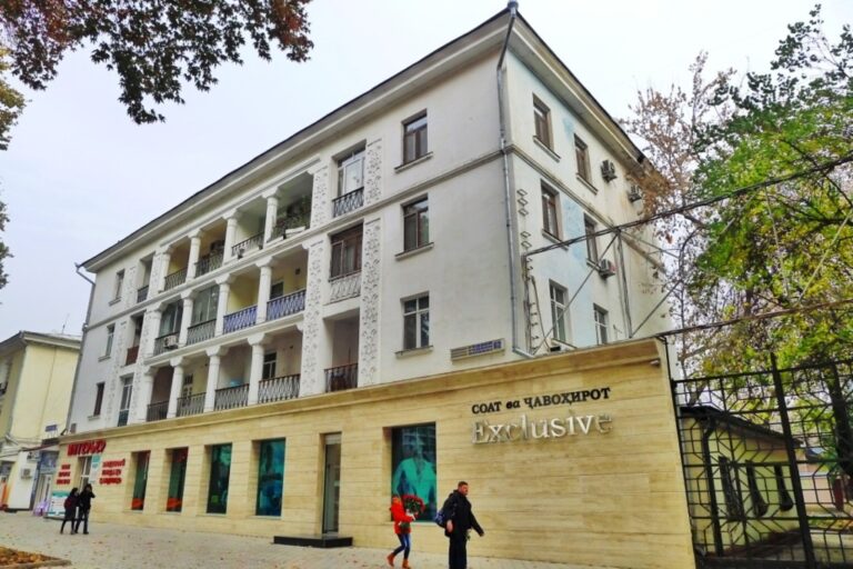 Здесь жили Раневская, Ахматова, Шварц… Душанбинские здания, хранившие память об известных людях