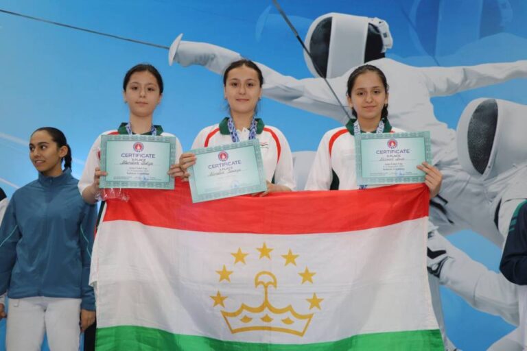Young women-fencers of Tajikistan won the first medal in foil during the years of independence