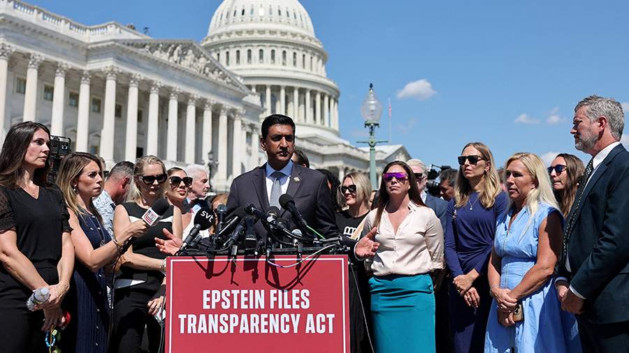 2025-11-18T142426Z_1257560183_RC2GKGA7DIGF_RTRMADP_3_USA-TRUMP-EPSTEIN