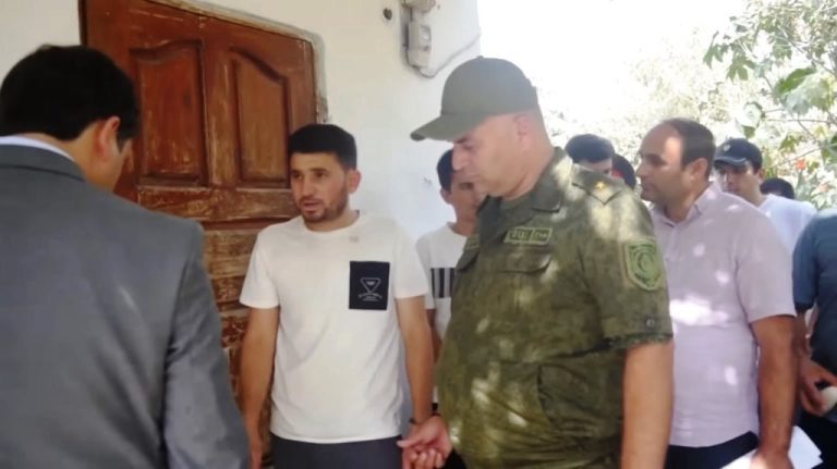 Гособвинитель требует пожизненного заключения для Саифулло Азимова, обвиняемого в убийстве семьи в Рудаки