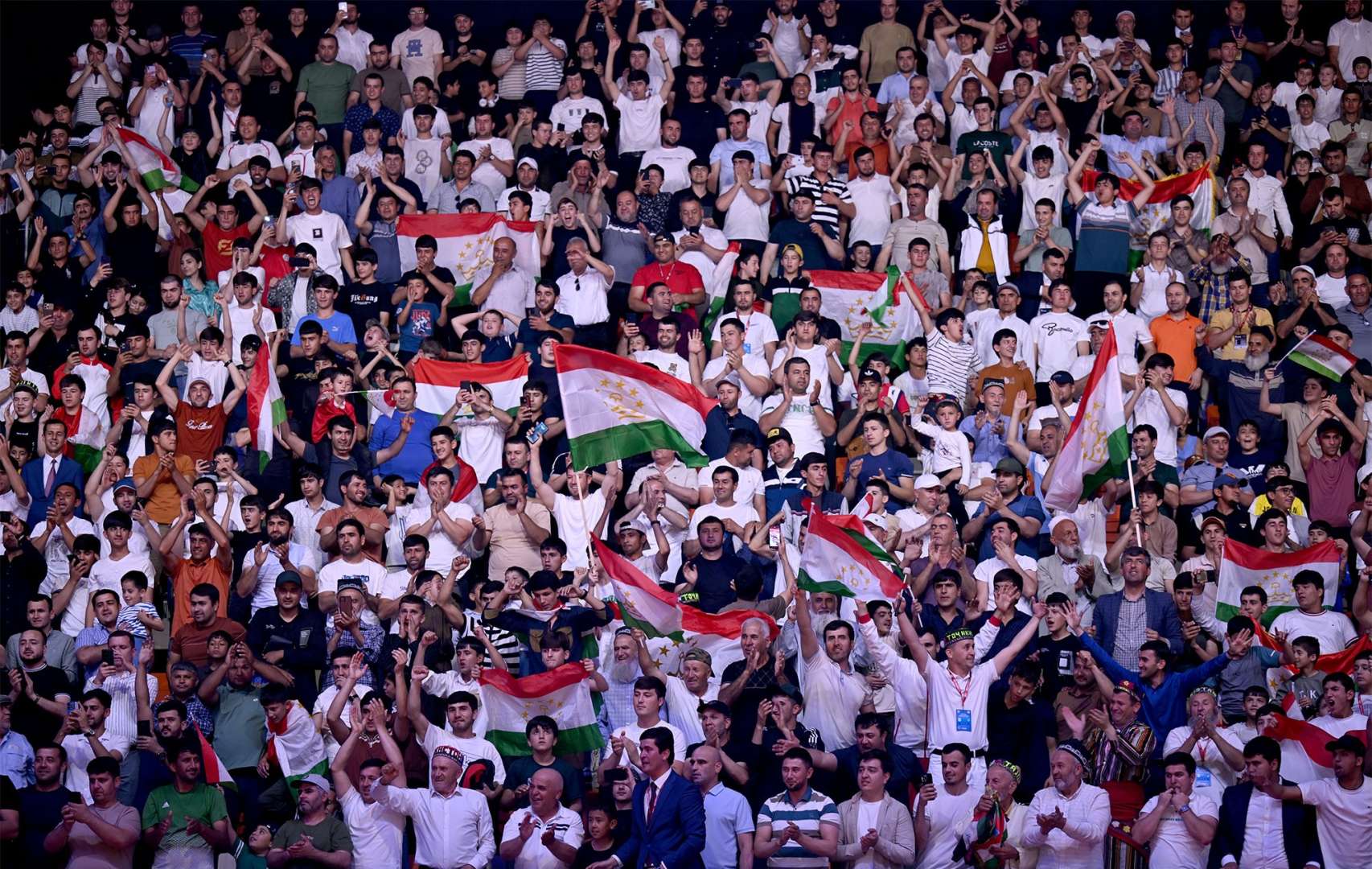 Фанаты_таджиккого_дзюдо_на_турнире_Большого_шлема_в_Душанбе