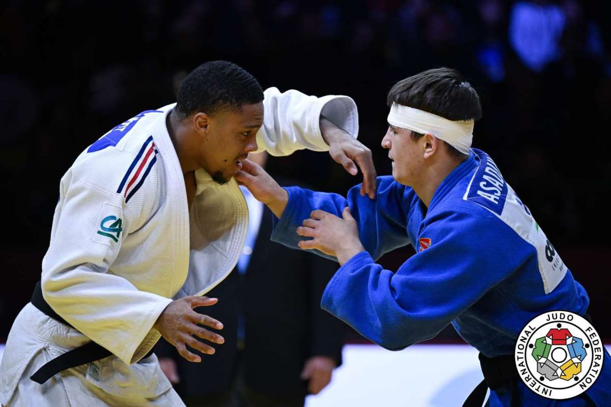 Мухиддин Асадуллоев - справа