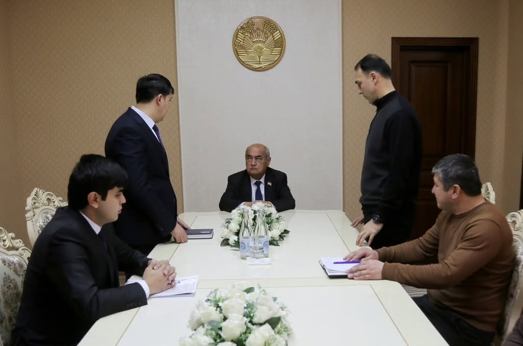 На собрании На собрании