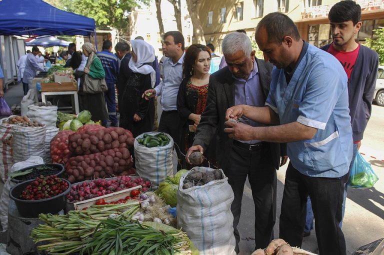 Как в Таджикистане изменились цены на продукты за год
