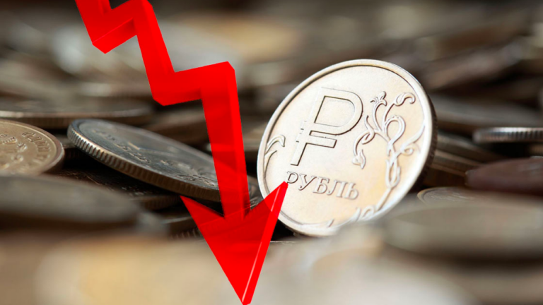 Падение рубля к таджикской валюте ускорилось. Объясняем причины