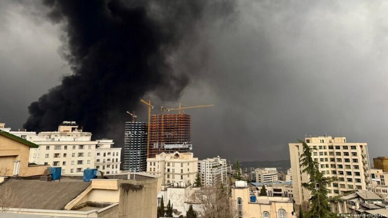 Ҳамла ба анборҳои нафту полоишгоҳҳо. Охирин хабарҳо аз Эрону Исроил ва дигар кишварҳои Ховари Миёна