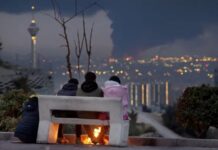 Аз ваъдаи суқути низом то илтиҷо барои бозгушоии Ҳурмуз. Аз оғози ҷанги Амрикову Исроил бо Эрон як моҳ гузашт