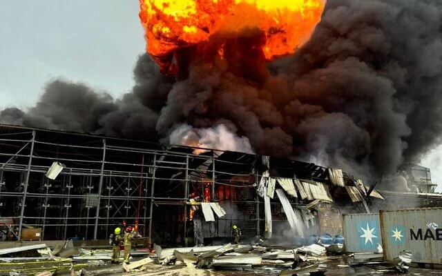 Оташсӯзӣ дар як корхонаи кимиёии Исроил пас аз ҳамлаи Эрон
Акс аз Хадамоти оташнишони Исроил