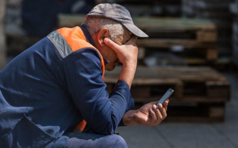 Аз 1-уми апрел дар Русия Telegram масдуд мешавад. Муҳоҷирон чӣ гуна метавонанд бо пайвандонашон дар тамос бошанд?