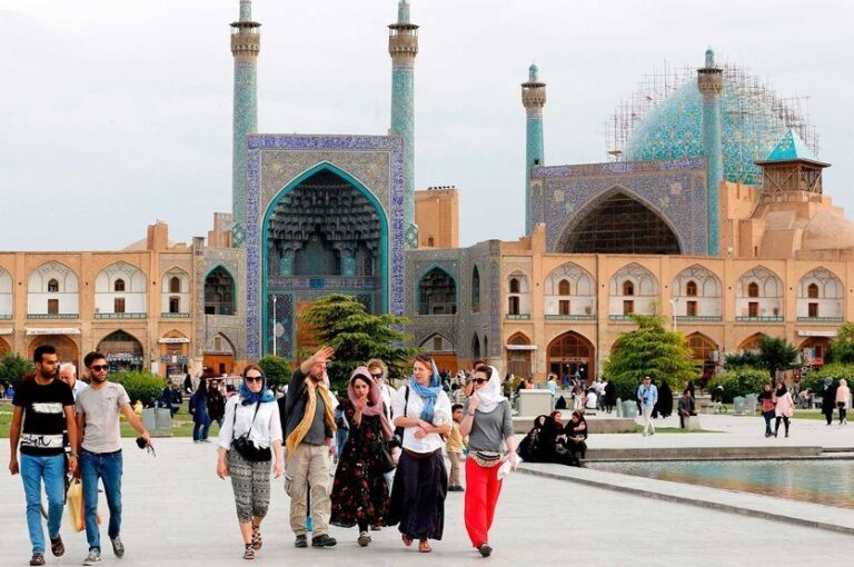 Раводид миёни Тоҷикистону Эрон бекор шуд. Равуои сайёҳон чӣ гуна афзоиш ёфт?