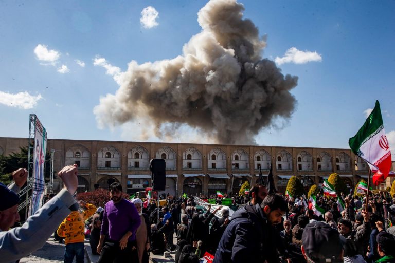 Идомаи ҳамлаҳои шадид ба Теҳрону Тел-Авив ва изҳороти ду тараф дар бораи поёни ҷанг. Шабонарӯзи гузашта дар Ховари Миёна чӣ гузашт?