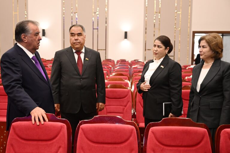 Аз ифтитоҳи чанд бинову корхона то нигаронӣ аз рушди саноат ва кори ташкилотҳои қарзӣ. Эмомалӣ Раҳмон дар Суғд кадом иншоотро ифтитоҳ кард ва чӣ гуфт?