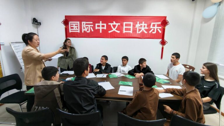 В Мастерской китайского языка в Таджикистане увлекательно отметили Международный день китайского языка ООН