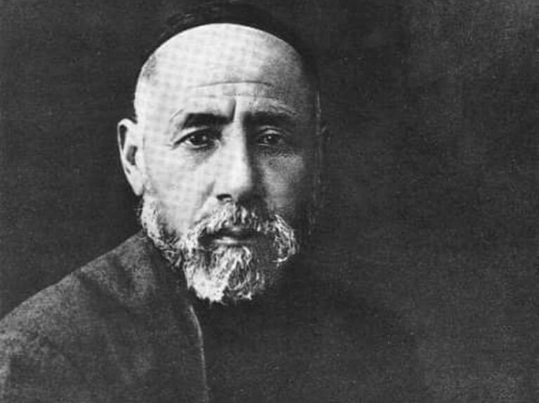 Аз муборизаи сиёсӣ то эҳёи Рӯдакӣ. Нақши устод Айнӣ дар ҳувиятсозӣ ва худшиносии миллии тоҷикон