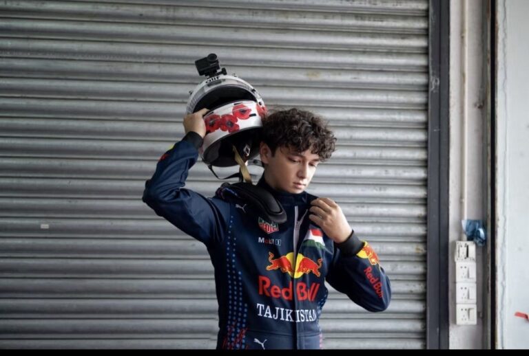 Таджикский гонщик Бежан Абдуллоев прошел тестовые заезды Формулы-4