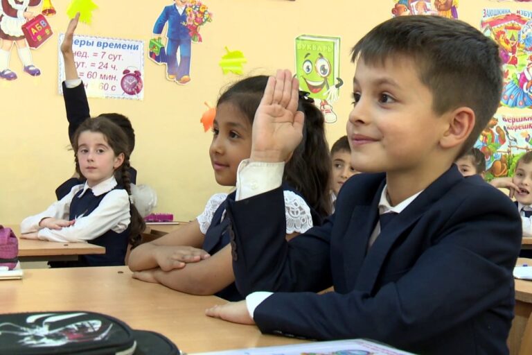 Минтруда Таджикистана проинформировало граждан о правилах поездки в Россию с детьми