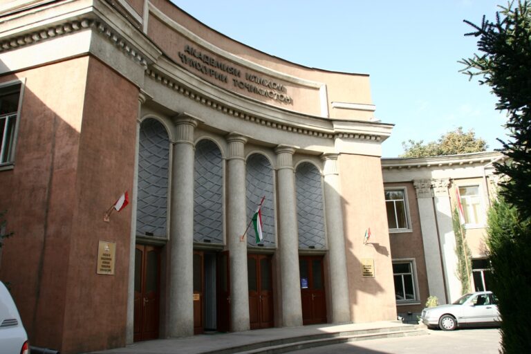 От Ольденбурга до Айни: как была образована Академия наук Таджикистана