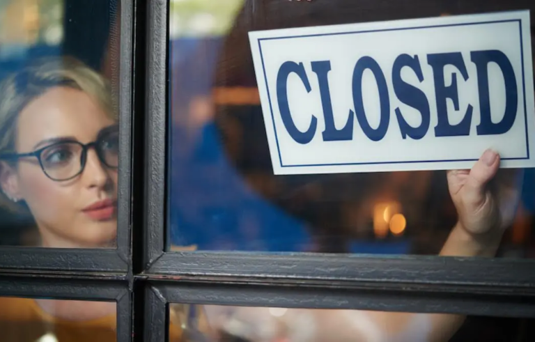 У магазинов, кафе и развлекательных центров в Душанбе изменился режим работы